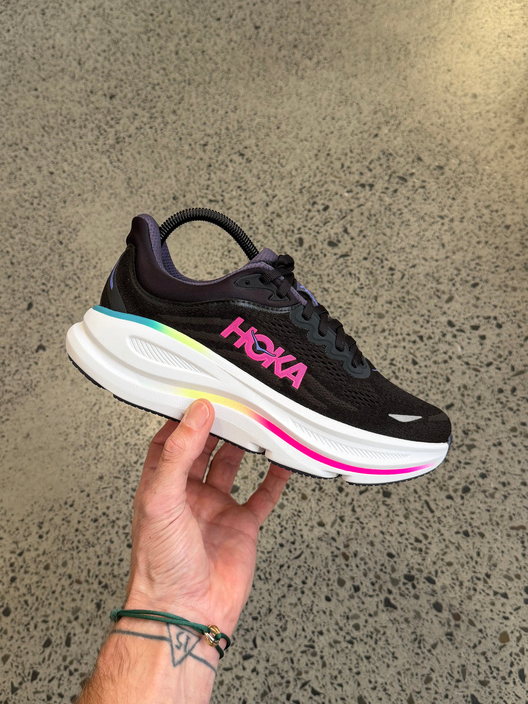 HOKA Bondi 9 Black Neon Dragonfruit Femme