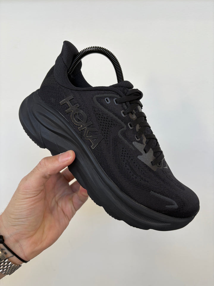 Hoka Clifton 10 Triple Black Femme