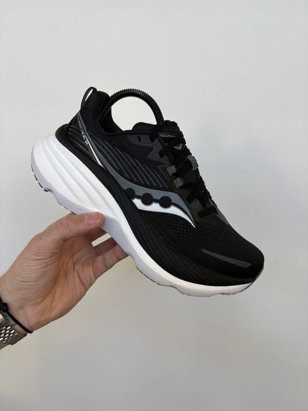 Saucony Hurricane 24 Black White Large Femme