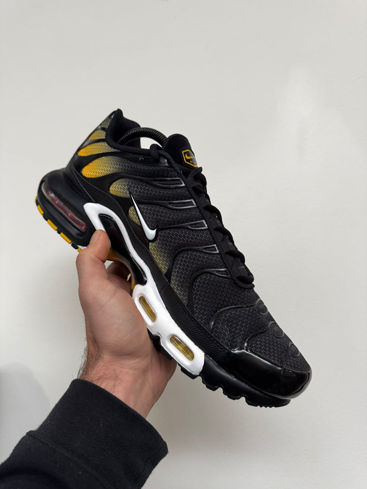 Nike Air Max Plus Tuned 1 Black University Gold White Homme