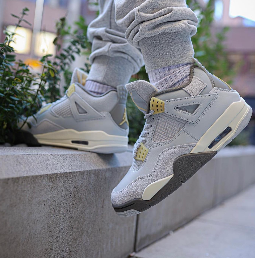 Jordan 4 Retro SE Craft Photon Dust (GS) Femme