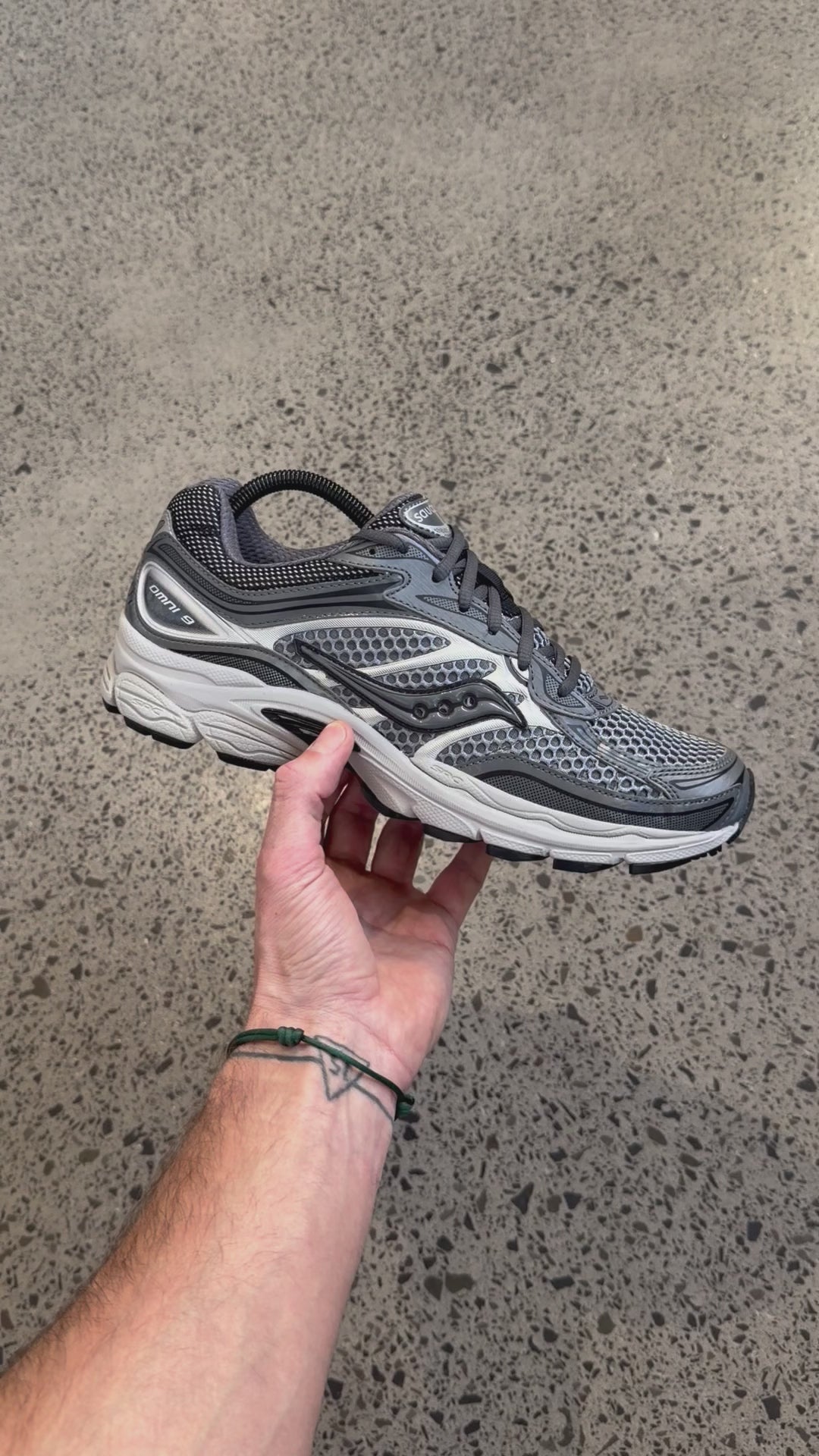 SAUCONY PROGRID OMNI 9 OG CARBON CADET