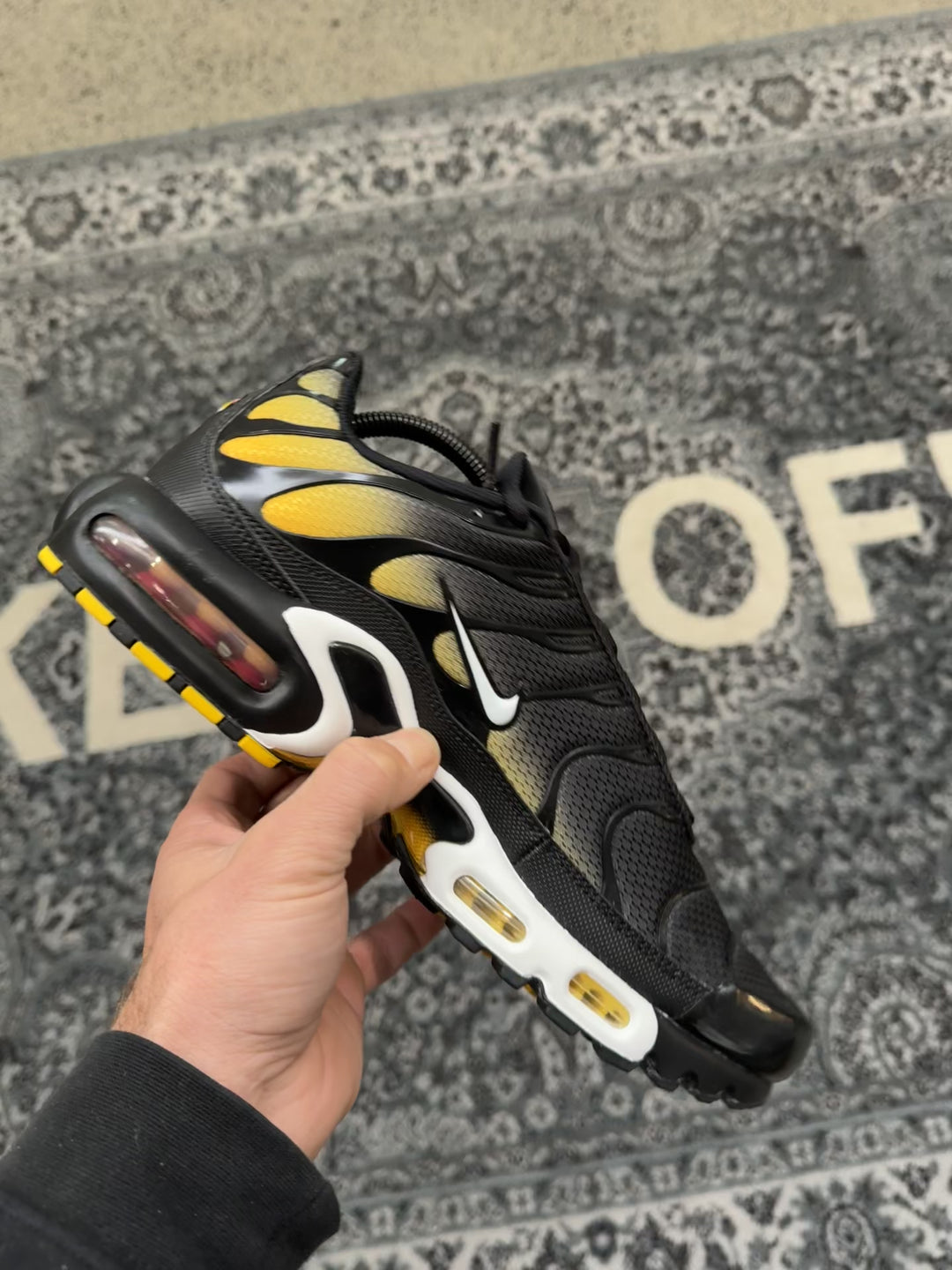Nike Air Max Plus Tuned 1 Black University Gold White Homme